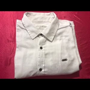 Men’s Guess shirt